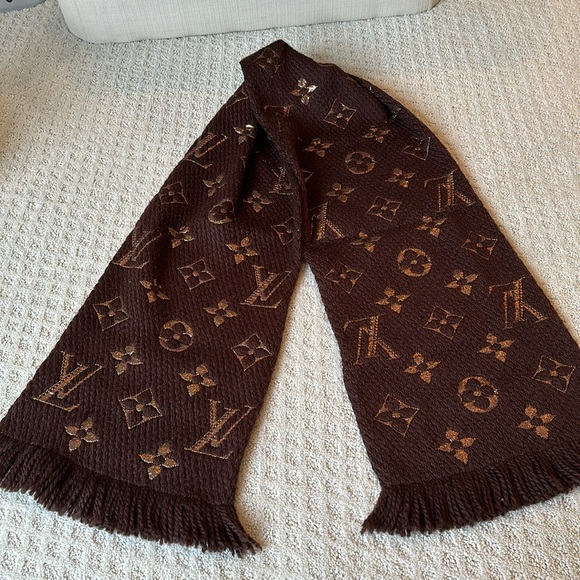 Louis Vuitton Scarf Gold Brown Logo Mania Monogram Winter Season preloved - Picture 6 of 13